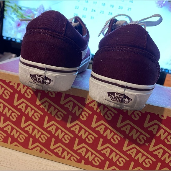 Vans - Picture 3 of 7